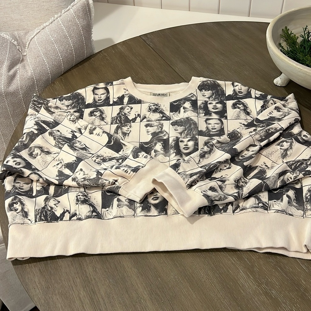 Taylor Swift the Eras tour sweatshirt.